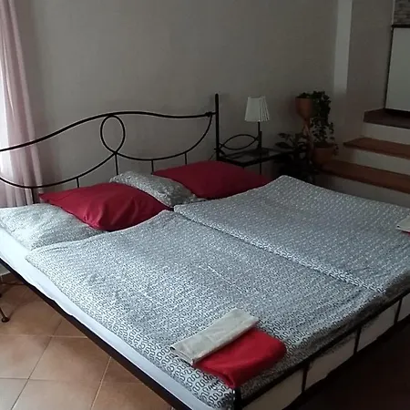 Apartment No. 42