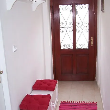 Apartment No. 42